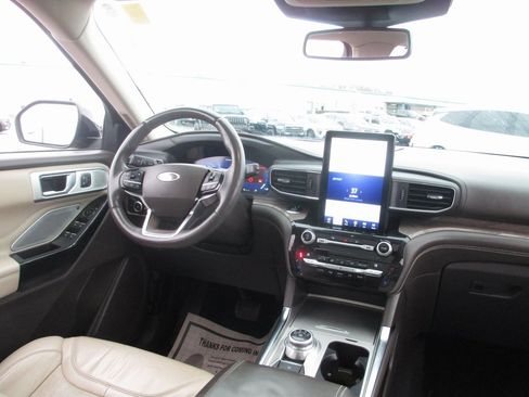 Used 2021 Ford Explorer Platinum w/ Equipment Group 601A image 25