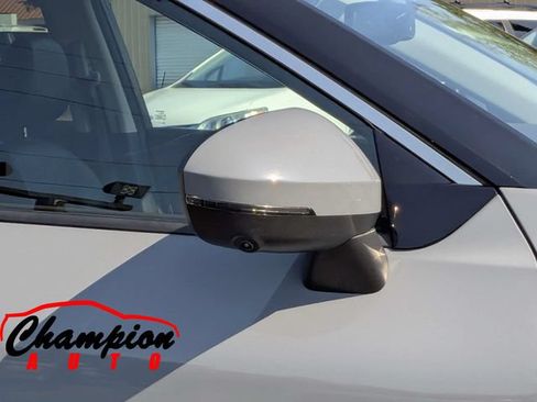 Used 2021 Nissan Rogue SL FWD image 14