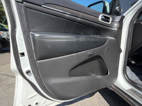 Used 2018 Jeep Grand Cherokee Limited AWD/4WD image 17