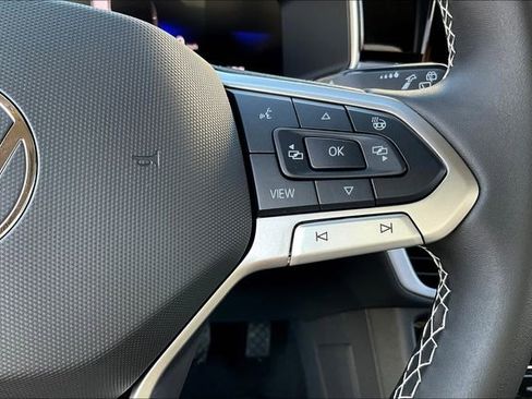 New 2025 Volkswagen Taos SE image 19