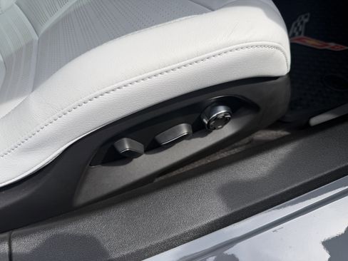 Used 2025 Chevrolet Corvette Stingray Preferred Cpe w/ Z51 Performance Package image 18