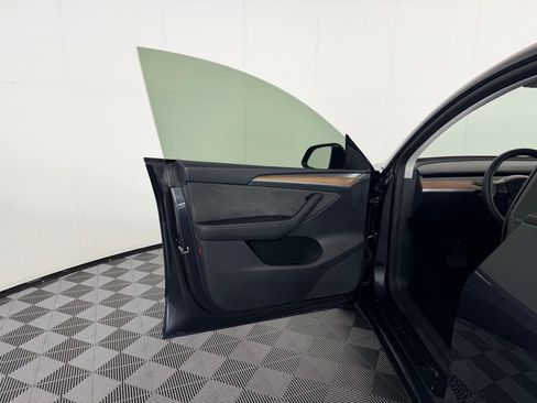 Used 2025 Tesla Model Y Long Range image 21