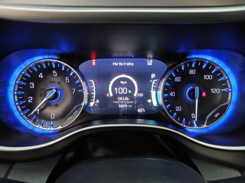 Used 2024 Chrysler Pacifica Touring-L FWD image 17