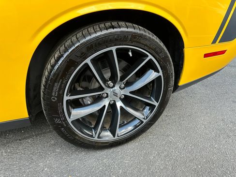 Used 2017 Dodge Challenger R/T Scat Pack w/ Leather Interior Group RWD image 8