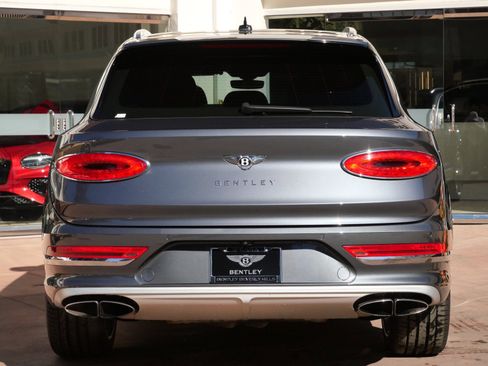 Used 2023 Bentley Bentayga Extended Wheelbase image 11