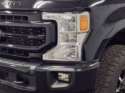 Used 2022 Ford F250 XLT w/ Black Appearance Package AWD/4WD image 32