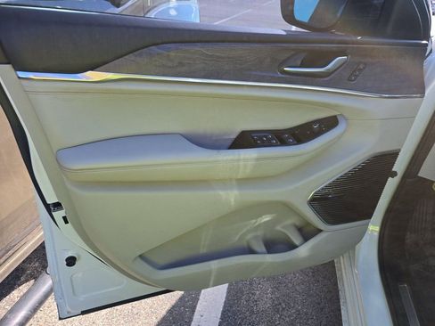 Used 2022 Jeep Grand Cherokee L Overland image 6