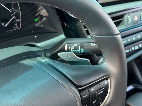 Used 2025 Lexus ES 300h w/ Premium Package FWD image 29