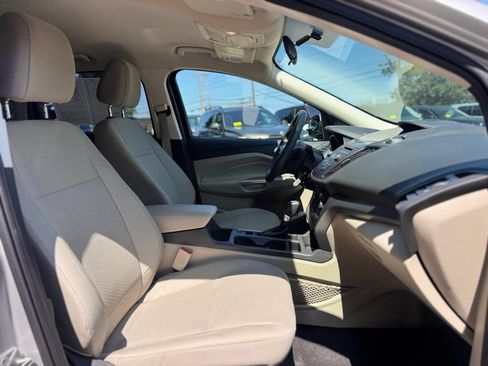Used 2017 Ford Escape SE w/ SE Cold Weather Package AWD/4WD image 29