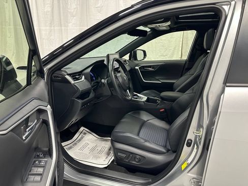 Used 2025 Toyota RAV4 XSE w/ Weather Package AWD/4WD image 9