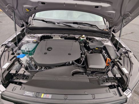 New 2026 Volvo XC40 B5 Ultra w/ Protection Package Premier image 24