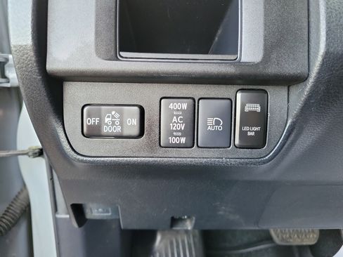 Used 2018 Toyota Tacoma TRD Off-Road image 20