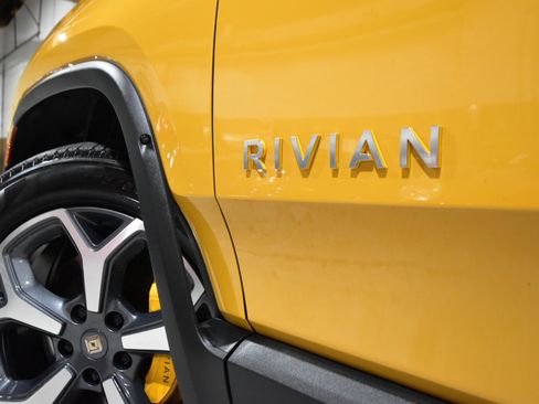 Used 2022 Rivian R1T Adventure image 7
