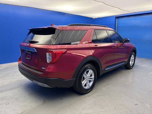 Used 2020 Ford Explorer XLT w/ Equipment Group 202A AWD/4WD image 7