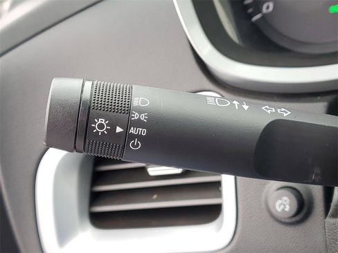 Used 2017 Chevrolet Equinox LT w/ Convenience Package image 18