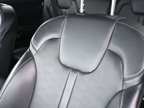 Used 2024 Kia Sorento S image 19