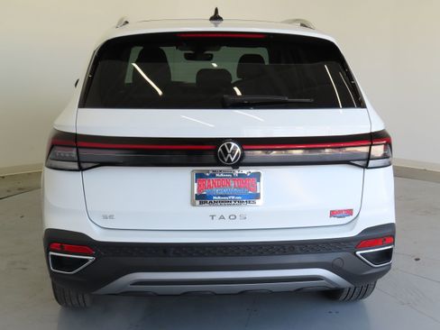 New 2025 Volkswagen Taos SE image 5