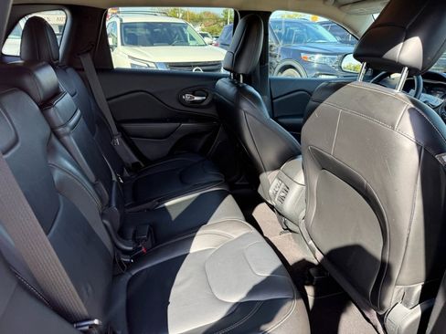 Used 2015 Jeep Cherokee Limited image 12