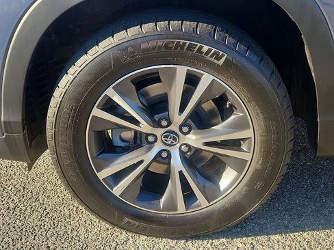 Used 2019 Toyota Highlander LE image 8