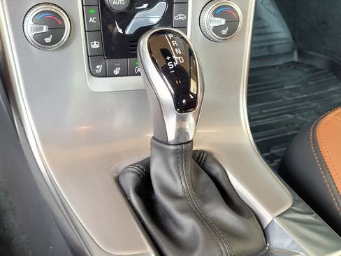 Used 2018 Volvo S60 T5 Inscription w/ Technology Package FWD image 23