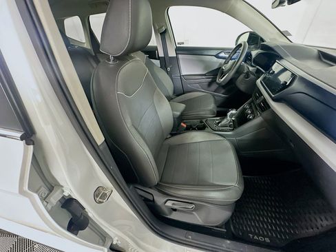 Used 2023 Volkswagen Taos SE image 29