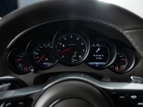 Used 2018 Porsche Cayenne Platinum Edition w/ Premium Package image 33