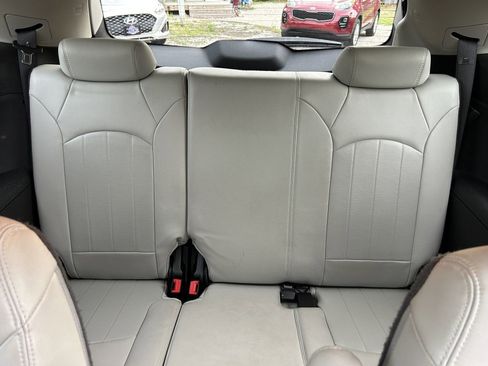 Used 2011 Chevrolet Traverse LTZ AWD/4WD image 19