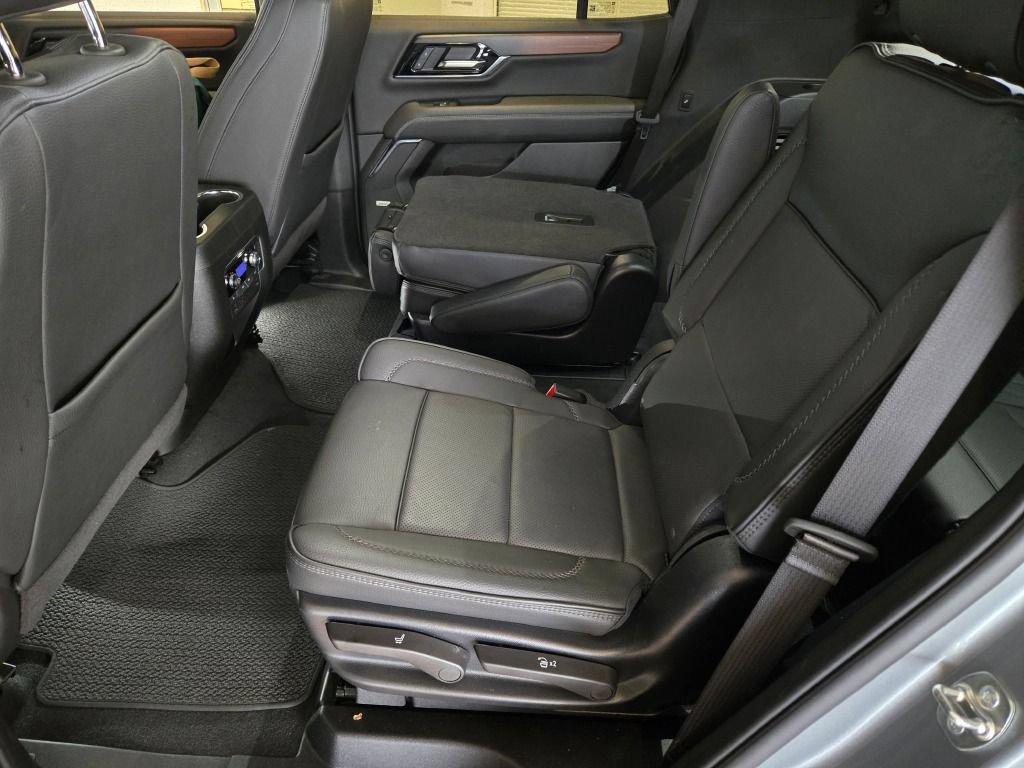 Used 2025 GMC Yukon Denali AWD/4WD image 17