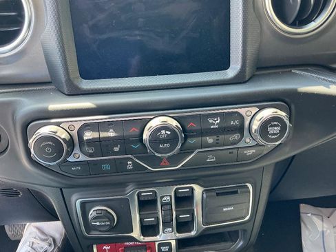 Used 2023 Jeep Wrangler Unlimited Rubicon 4xe w/ Cold Weather Group AWD/4WD image 19