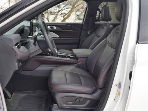 Certified 2025 Ford Explorer Platinum w/ Ultimate Package AWD/4WD image 10