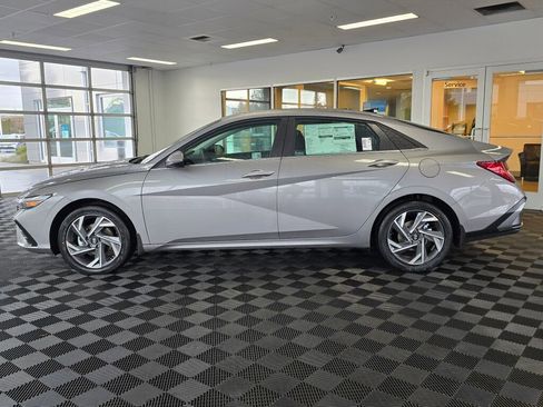 New 2025 Hyundai Elantra Limited image 7