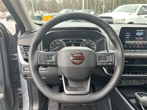 Used 2025 Nissan Rogue SV image 25