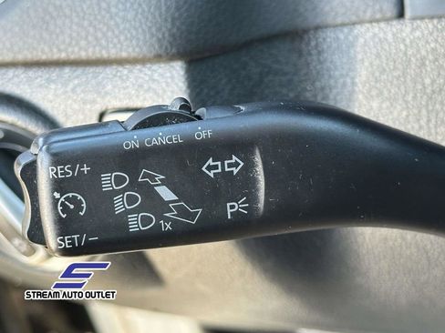 Used 2018 Volkswagen Tiguan Limited w/ Premium Package image 20