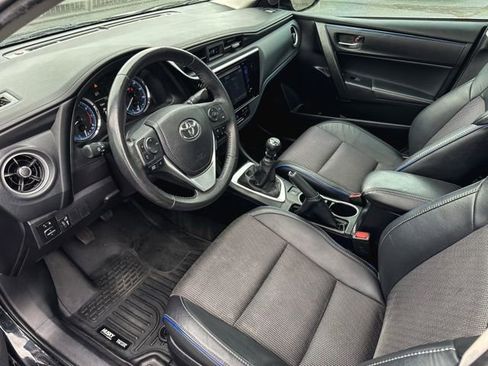 Used 2018 Toyota Corolla SE FWD image 11