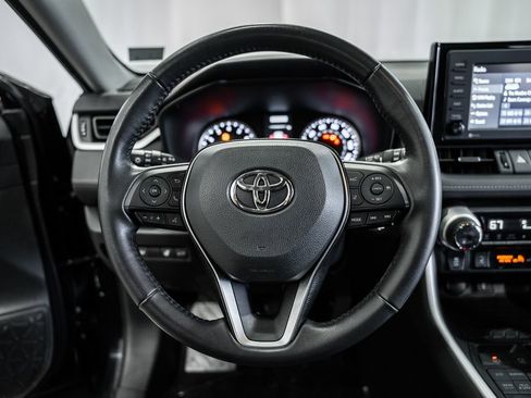 Used 2020 Toyota RAV4 XLE Premium image 30