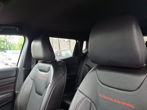 Used 2025 Jeep Compass Trailhawk AWD/4WD image 24