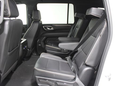 Used 2023 Chevrolet Suburban Premier image 19