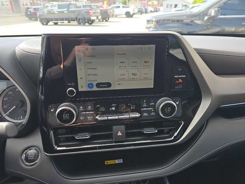 Used 2023 Toyota Highlander XLE image 19