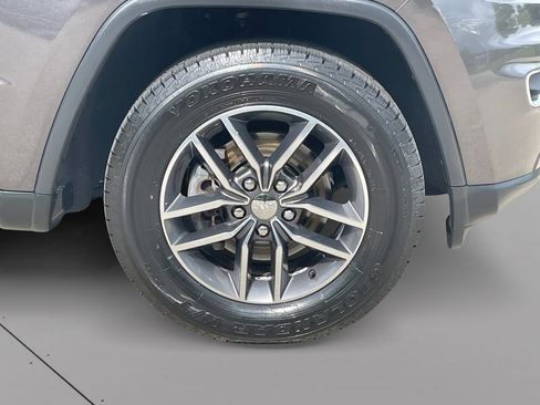 Used 2018 Jeep Grand Cherokee Limited AWD/4WD image 9