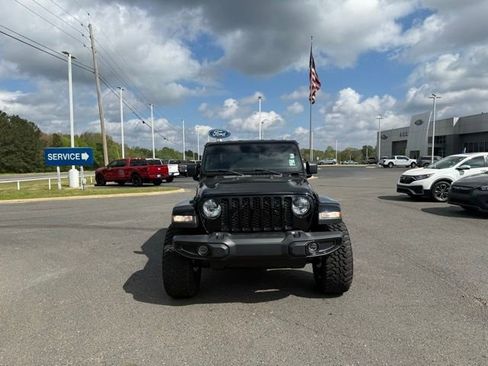 Used 2023 Jeep Gladiator Willys image 2