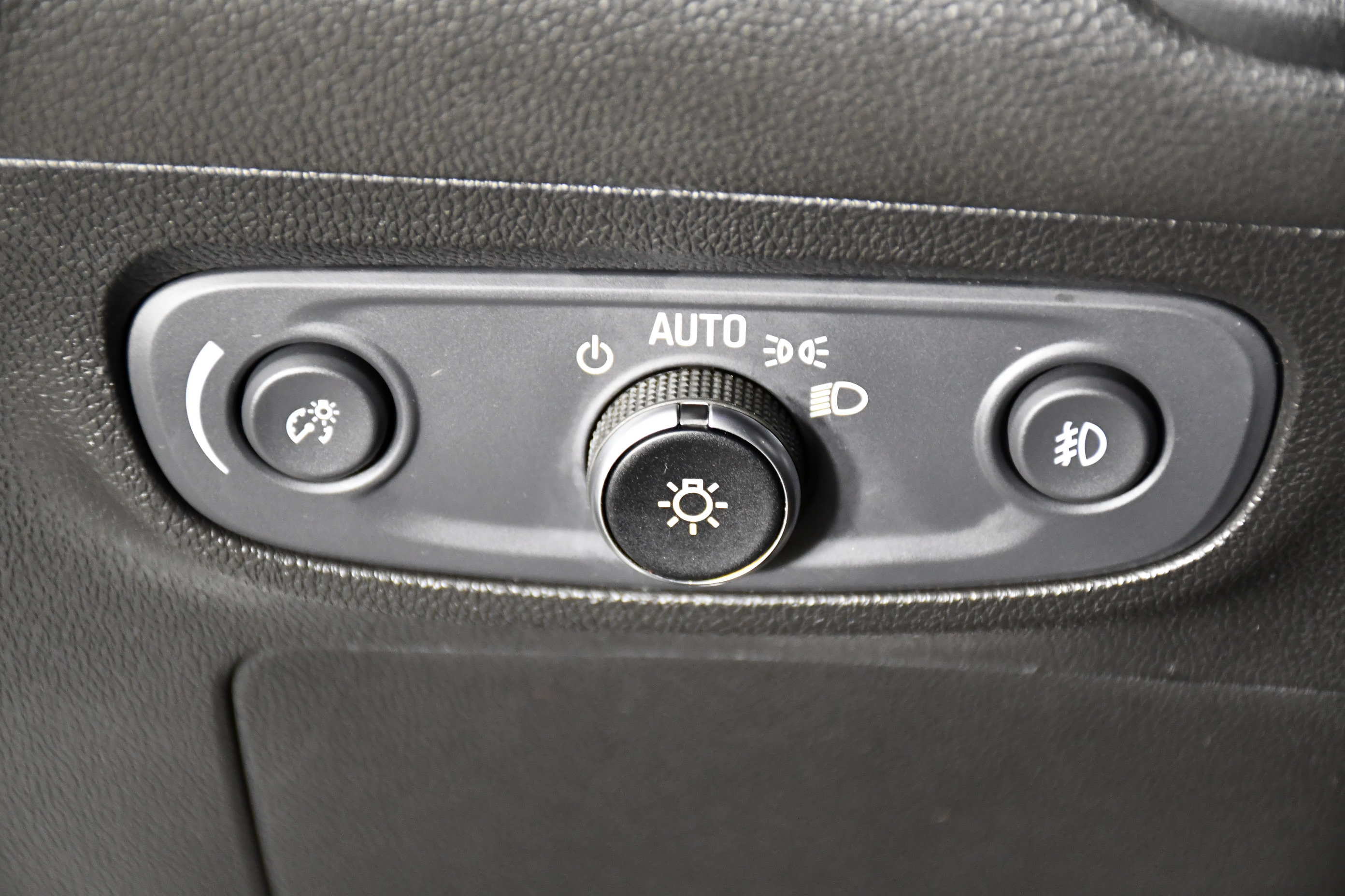 Used 2022 Buick Encore GX Essence w/ Advanced Technology Package FWD image 37
