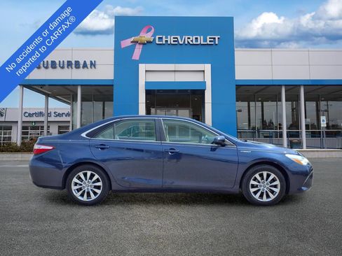 Used 2015 Toyota Camry XLE w/ Moonroof Package FWD image 4