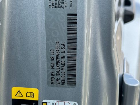 Used 2023 Jeep Wrangler Sahara image 30