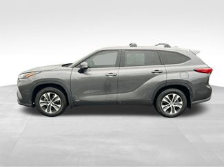 Used 2022 Toyota Highlander XLE AWD/4WD video 2