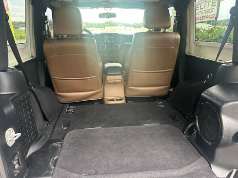 Used 2012 Jeep Wrangler Rubicon w/ PWR Convenience Group AWD/4WD image 11