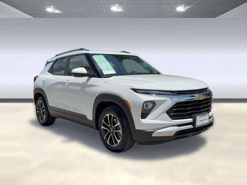 Certified 2024 Chevrolet TrailBlazer LT w/ Convenience Package FWD image 7