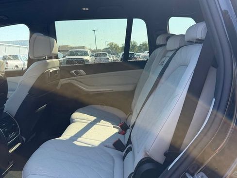 Used 2025 BMW X7 xDrive40i w/ Premium Package AWD/4WD image 13