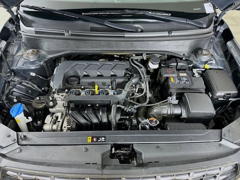 Used 2025 Hyundai Venue SEL image 32