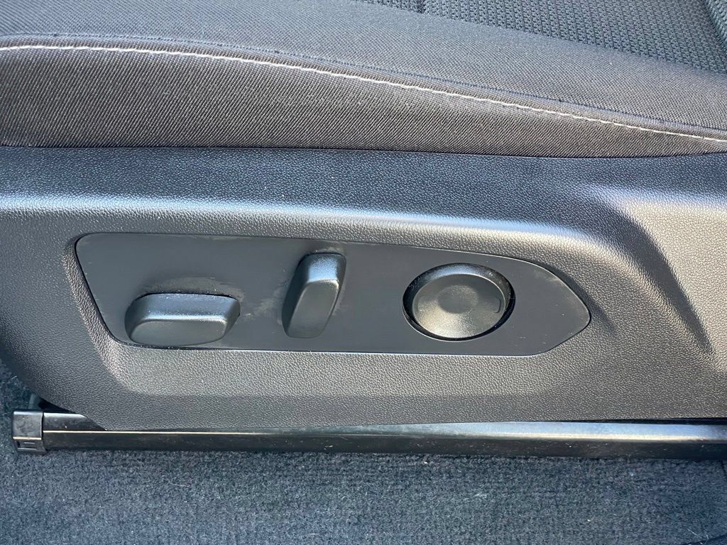 Used 2026 Chevrolet Colorado LT AWD/4WD image 12