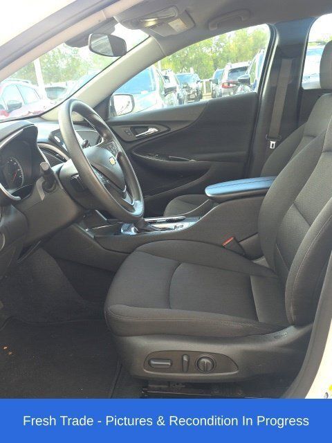 Used 2025 Chevrolet Malibu LT FWD image 11
